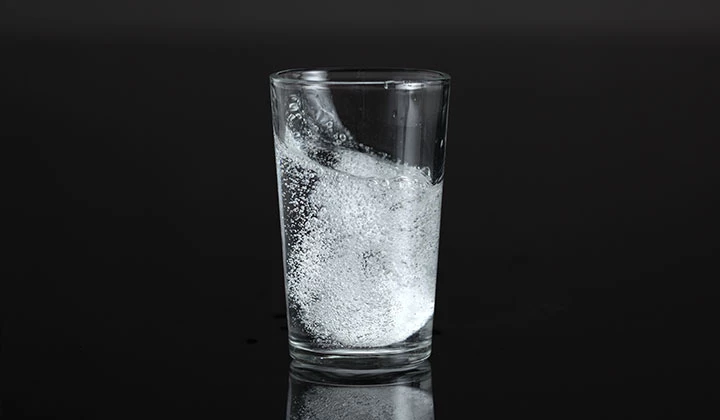 Glas mit Magnesium Glas mit Magnesium